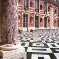 Versailles : la cour de marbre 2