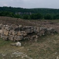 Vestiges de la muraille d'une cité thrace, tribu des Gètes, IIIe-IVe siècle av J.-C., environ de Shoumen, Bulgarie.jpg