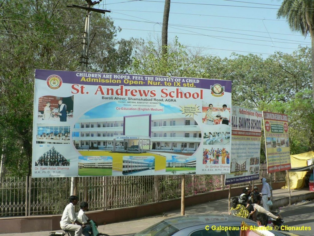 publicité pour un établissement scolaire privé en Inde