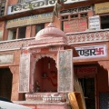 temple hindou dans une rue de Jaïpur 