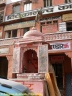 temple hindou dans une rue de Jaïpur 