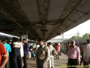 un quai de gare en Inde