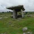 dolmen_Burren_Irlande.jpg