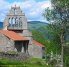 Le clocher à peigne de l'église de Cubelles