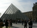 pyramide de Peï au Louvre