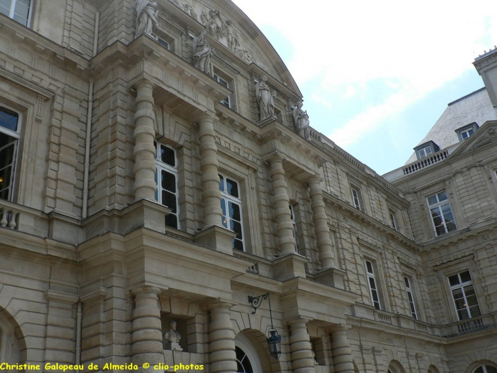 Détail de la façade du Palais du Luxembourg, côté cour d'honneur