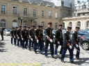 La garde Républicaine dans la cour d'honneur du Palais du Luxembourg.