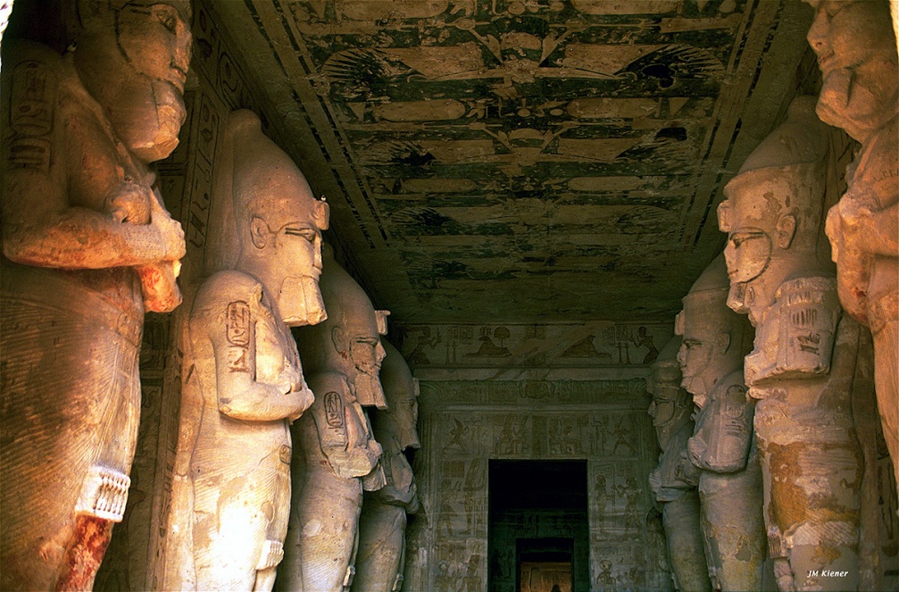 Abou Simbel : l'intérieur du temple de Ramses II