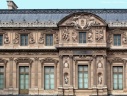 Le Louvre : la cour carrée, détail de la façade