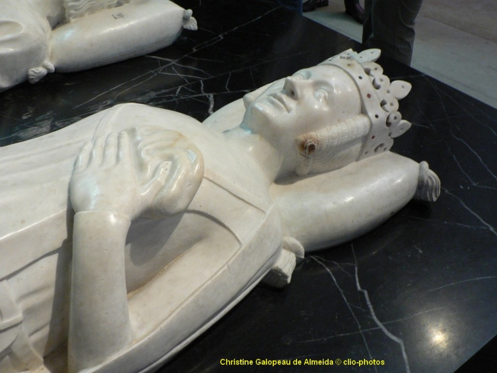 Gisants de la basilique de St Denis : gisant d'entrailles de Jeanne de Bourbon 