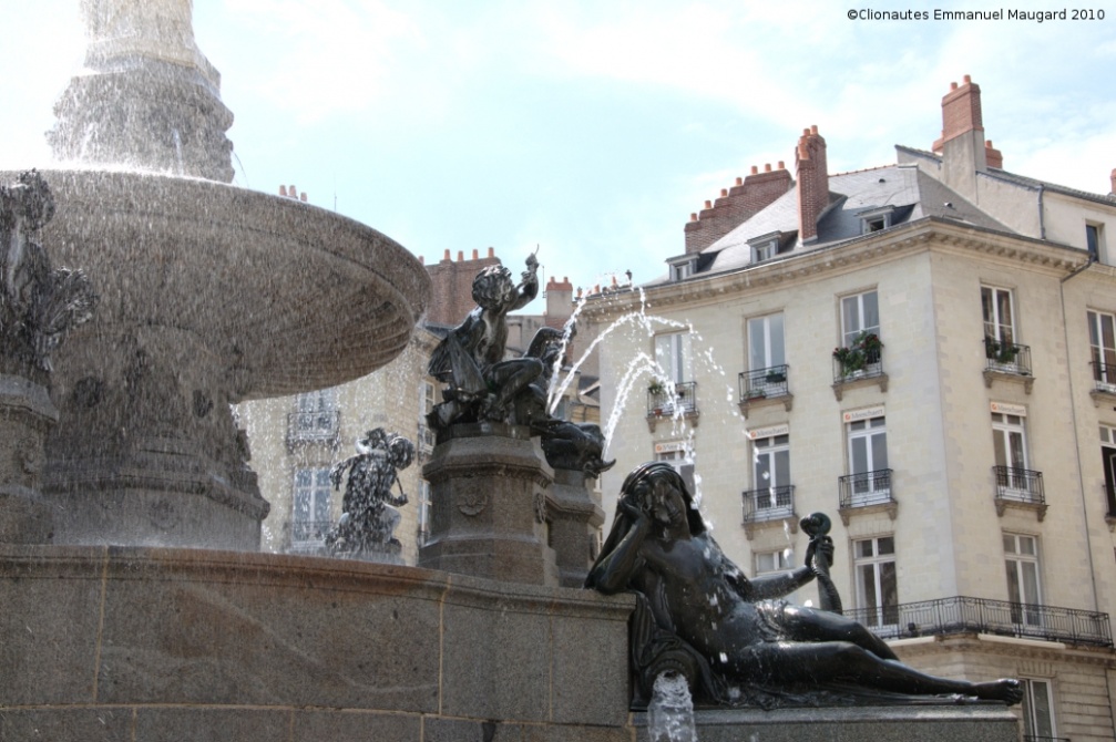 Fontaine de la Place Royale 2