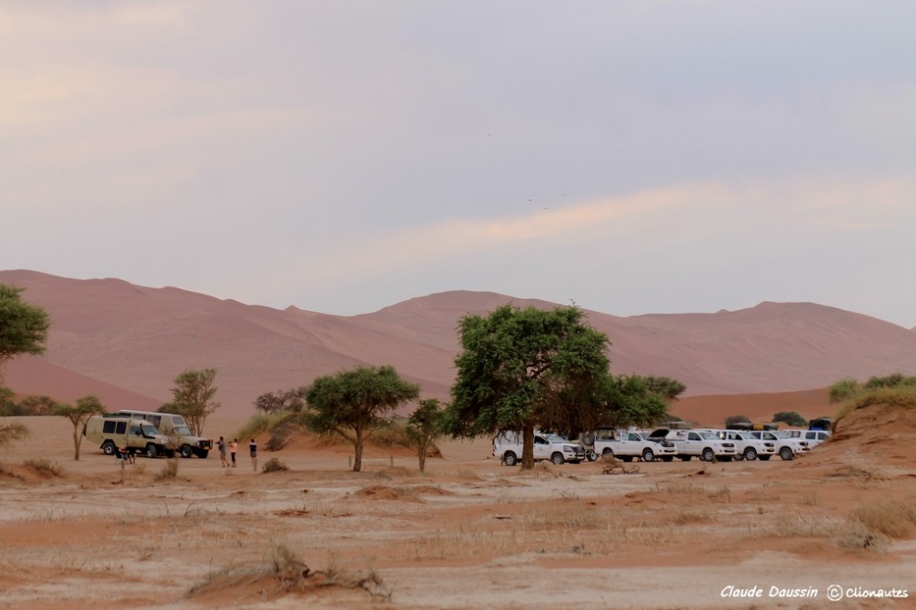 4x4 au parking des dunes de Sossusvlei, désert du Namib