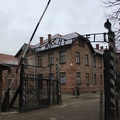 Auschwitz I : vue sur le portail d'entrée