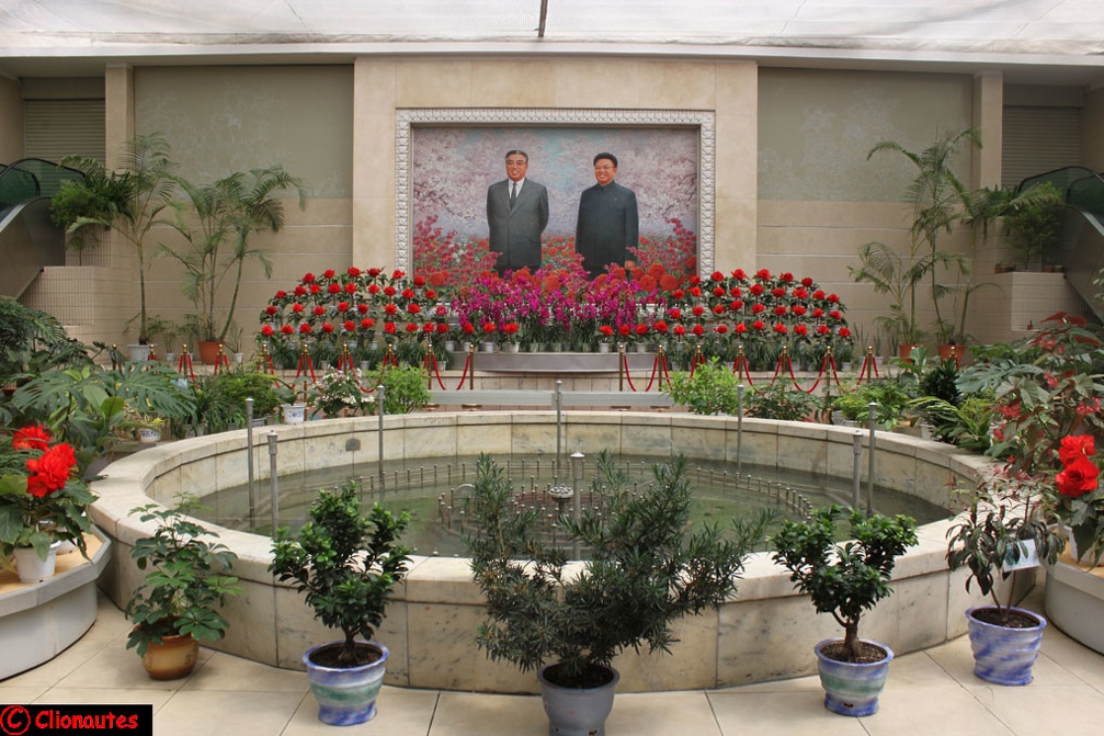 Le culte du chef par les fleurs en Corée du Nord 