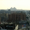  Les pyramides vues depuis la banlieue Ouest du Caire.
