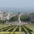 Lisbonne : place du arquis de <pombal et perspective sur la ville.