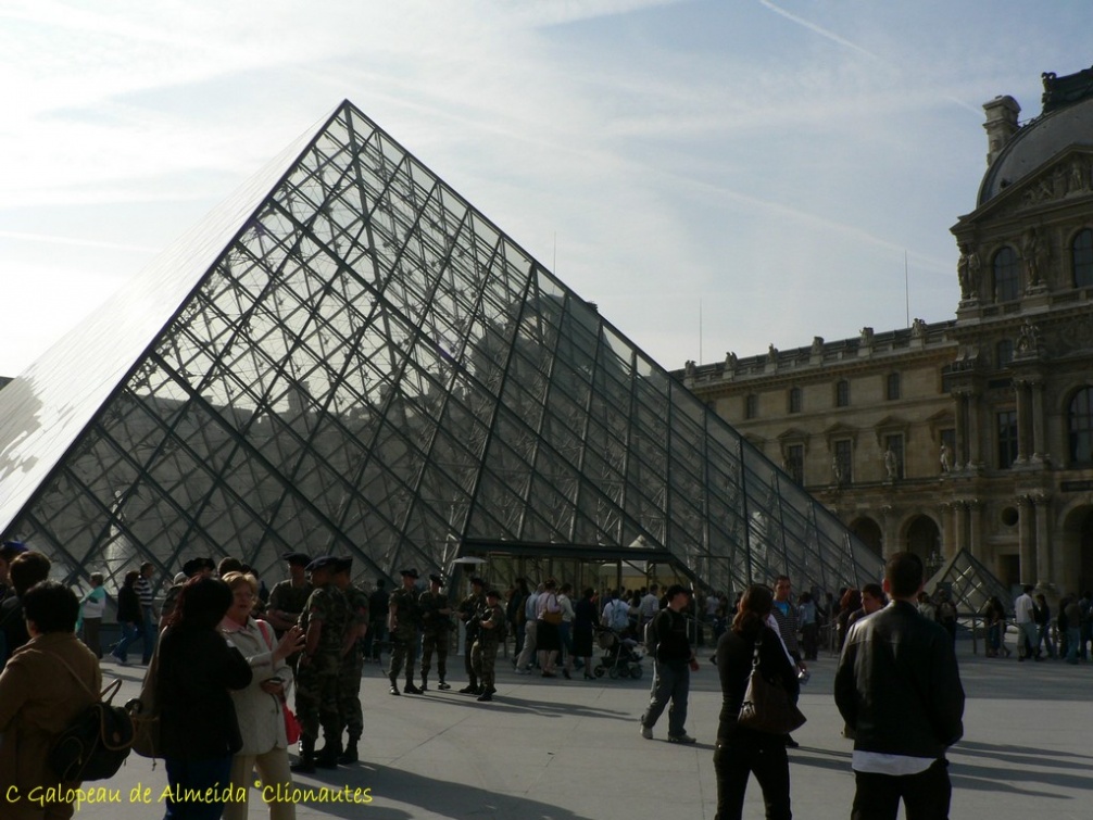 Louvre_pyr.jpg