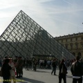 pyramide de Peï au Louvre