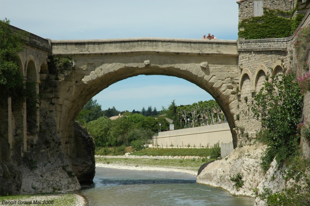 Pont de Vaison la Romaine
