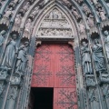 Portail principal de la cathédrale de Strasbourg - à gauche les 'vierges folles', à droite 'les vierges sages'.jpg
