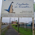 Panneau à caractère touristique à l'entrée de la ville de Villers-Bretonneux dans la Somme